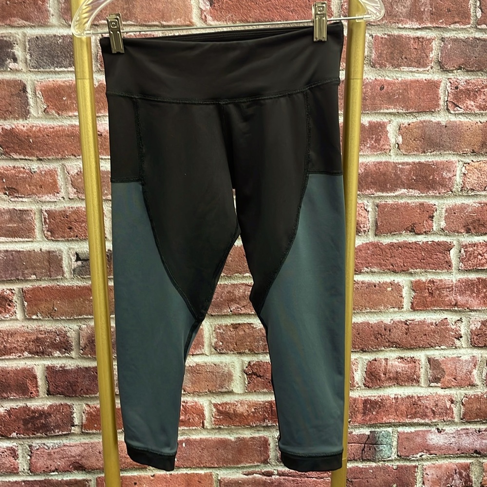 Body Love Black & Gray Leggings Size Small
